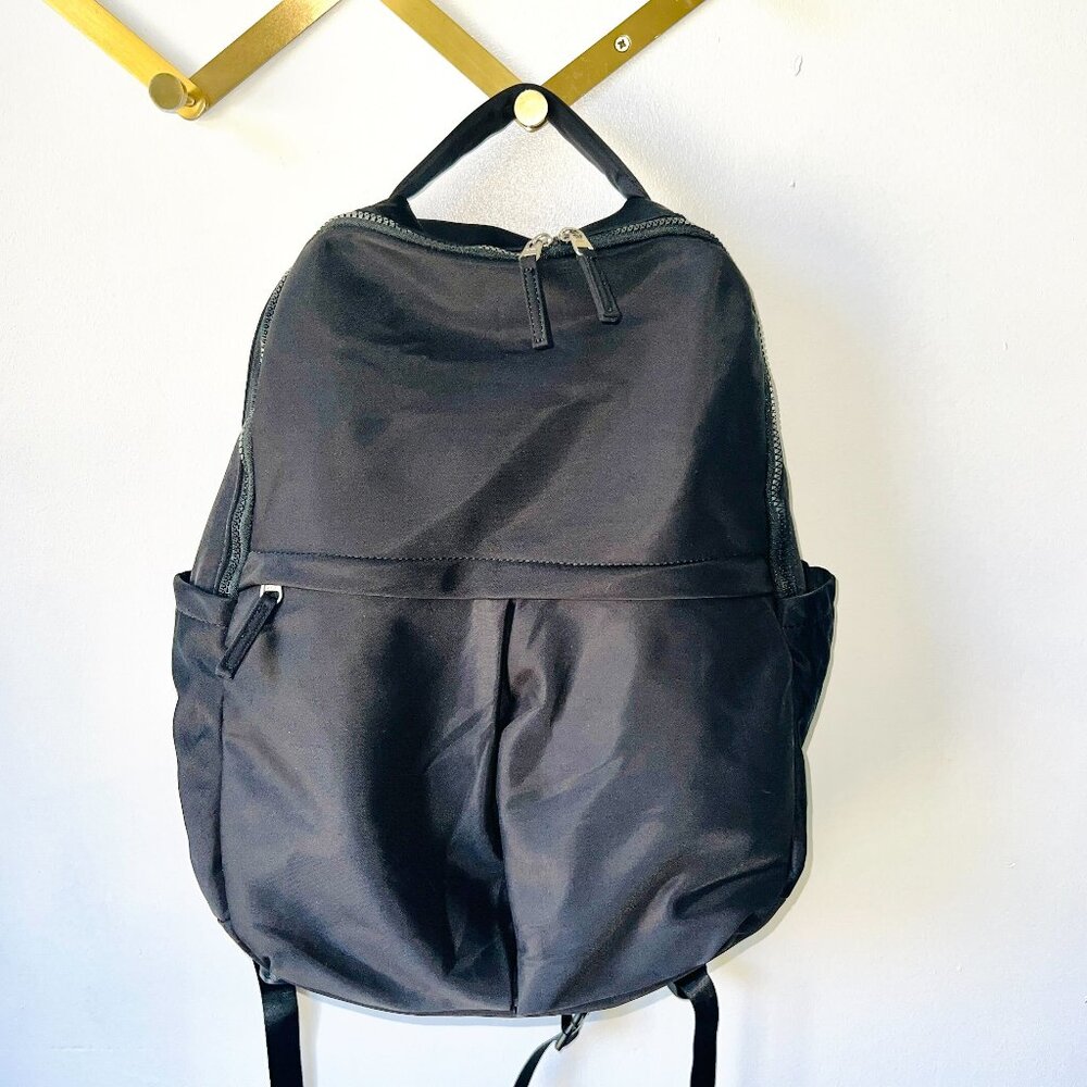 Black Backpack, same size/design as Lululemon 21L Everywhere Backpack